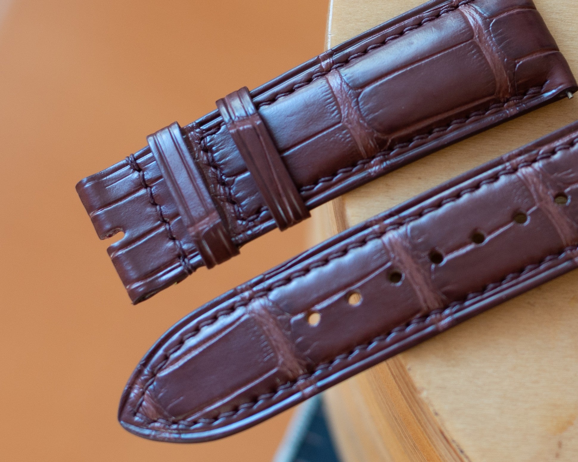 Red Brown Alligator Padding Strap