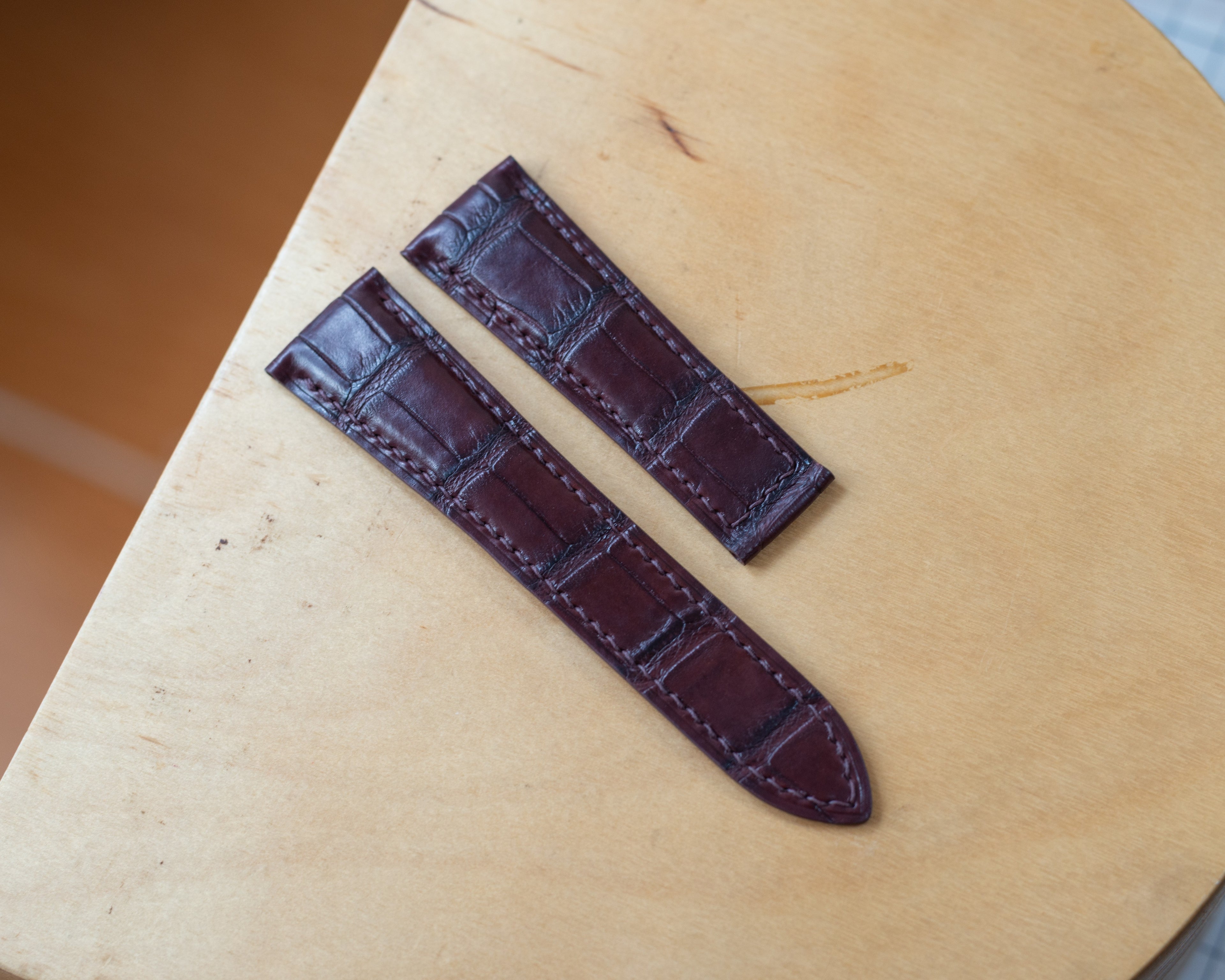 Red Brown Alligator Padding Strap