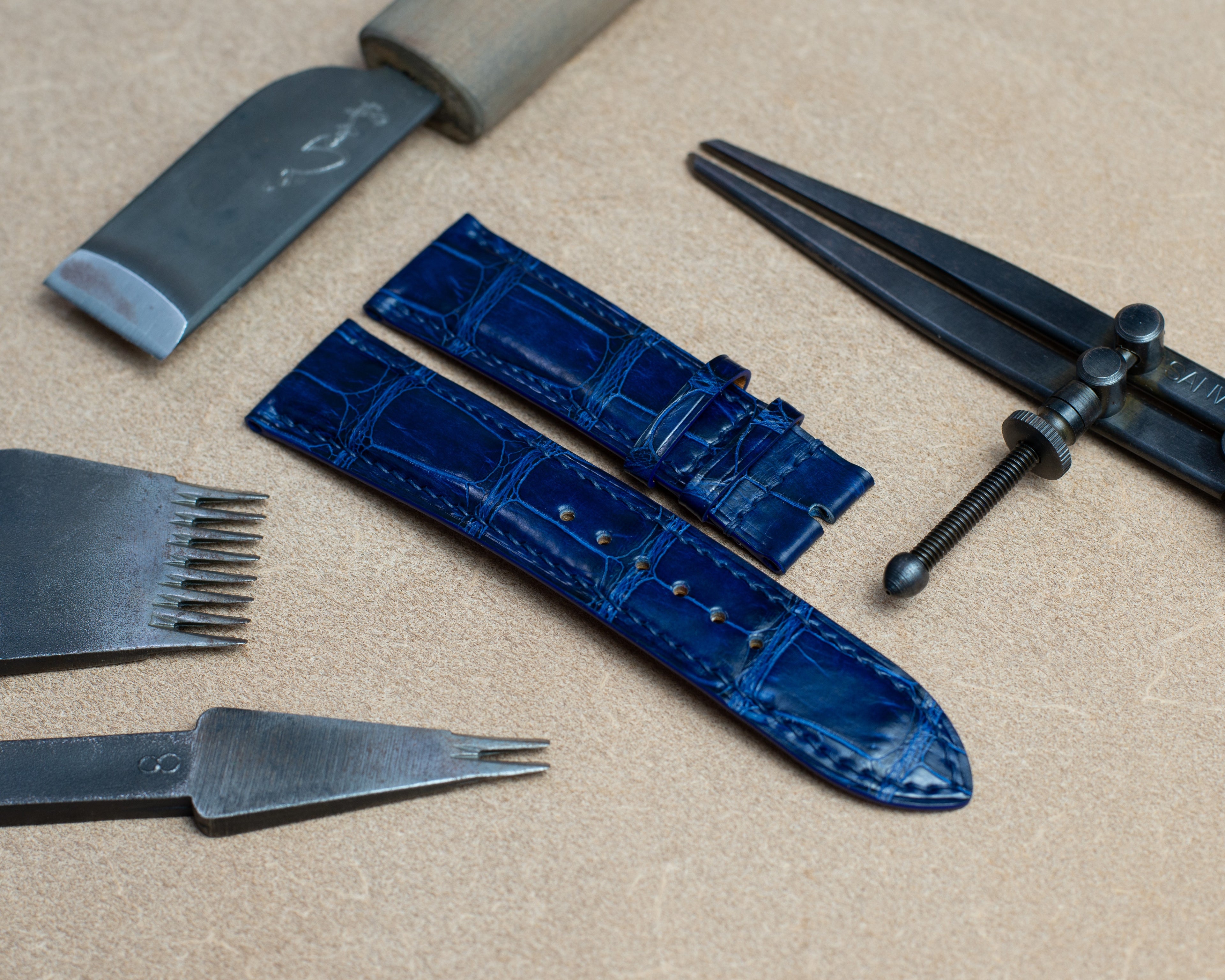 Navy Alligator Padding Strap